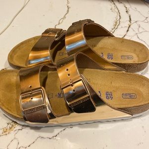 Birkenstock sandals size 40 bronze color.